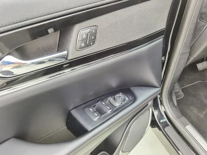 Lincoln Nautilus 2.0 T 4 WD Premium Plus — фото 16