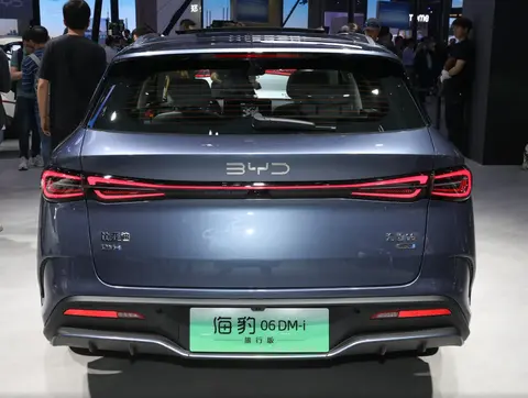 比亚迪 汽车 绿色出行_比亚迪海豹06 DM-i旅行版 10.98万 全民休旅时代 超混旅行车