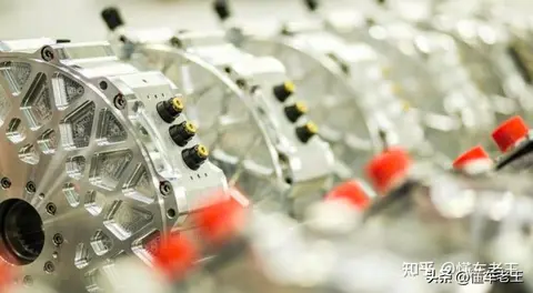 燃油车混动化_电动车域控化_新能源汽车