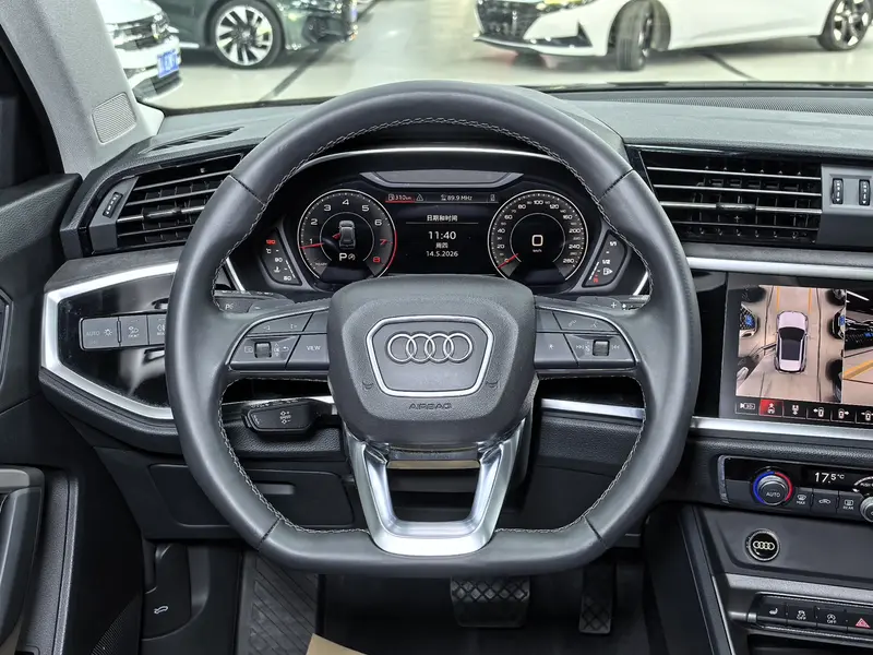 Audi Q3 — фото 14