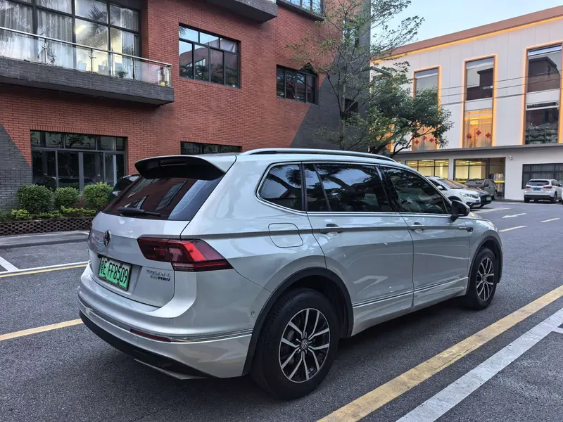 Volkswagen Tiguan L — фото 6