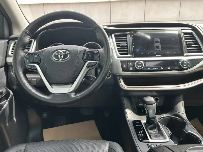 Toyota Highlander — фото 9