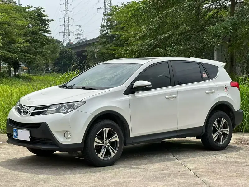 Toyota RAV4 — фото 1