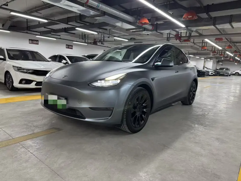 Tesla Model Y — фото 1