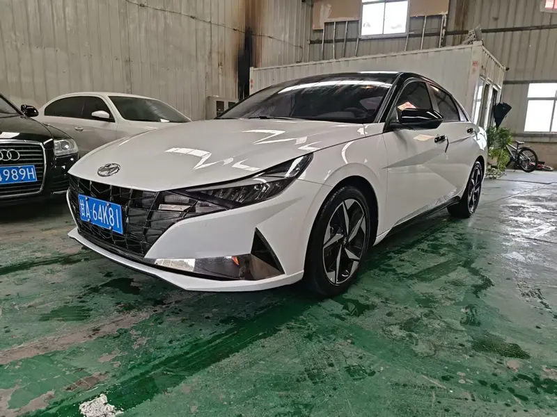 Hyundai Elantra — фото 1