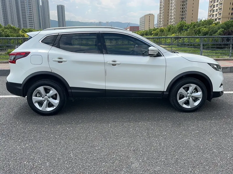 Nissan Qashqai — фото 8