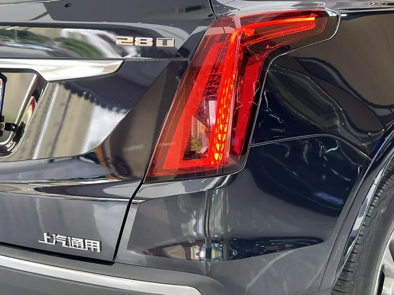 Cadillac XT5 — фото 8