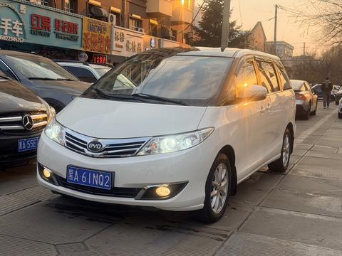 BYD M6