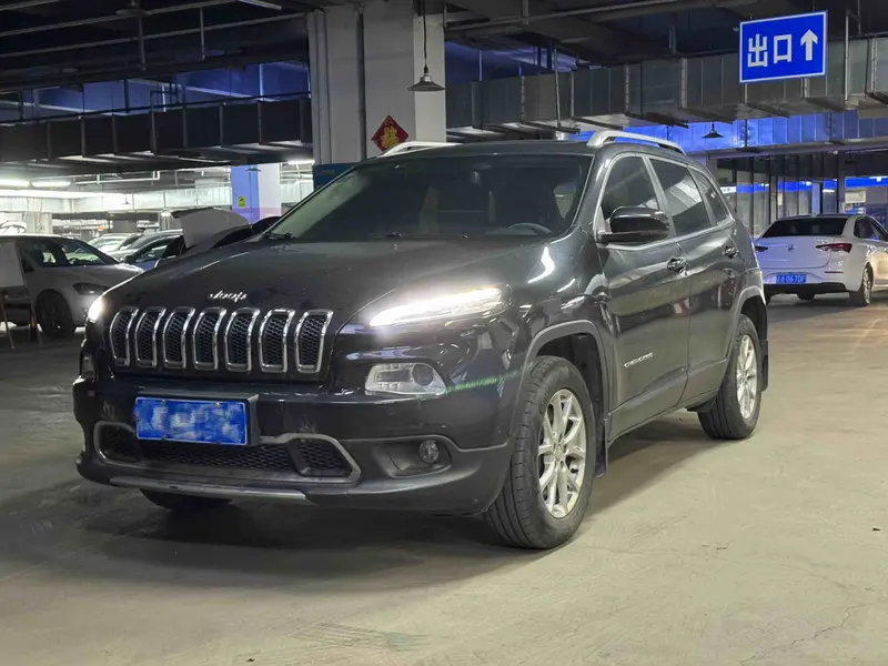 Jeep Cherokee — фото 1