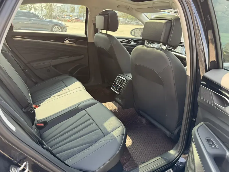 Volkswagen Passat — фото 10