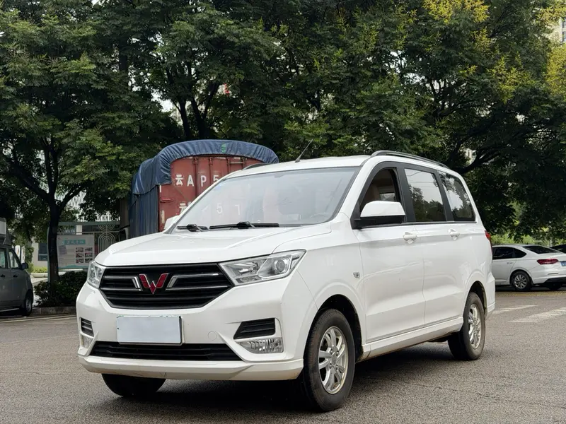 Wuling Hongguang — фото 1