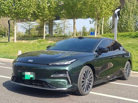 Geely Galaxy Starshine 8 PHEV