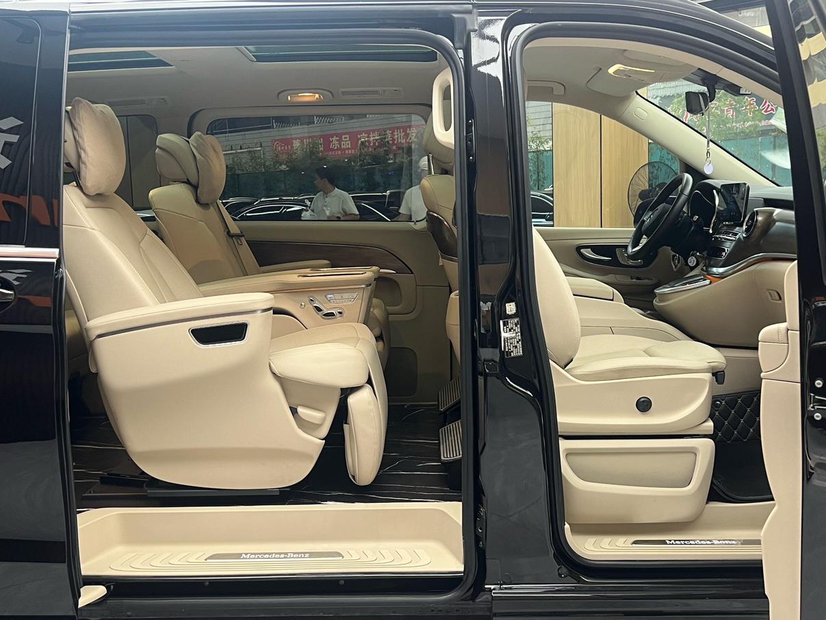 Mercedes-Benz V-Class: фотография 27 из 37