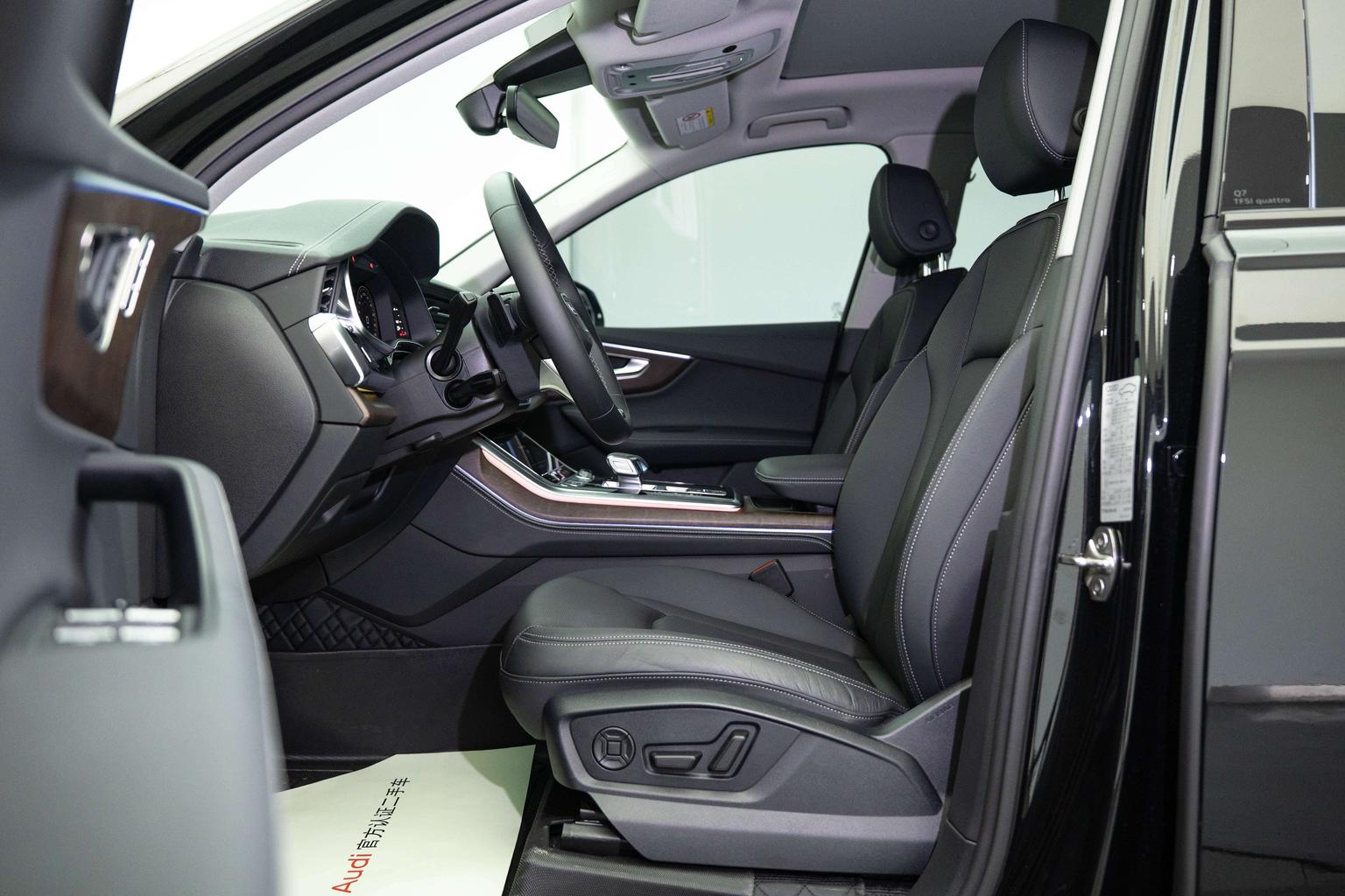 Audi Q7: фотография 9 из 23
