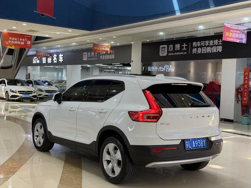 Volvo XC 40 T 3 2 WDLuxury — фото 4