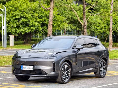 Lynk & Co 08 EM-P