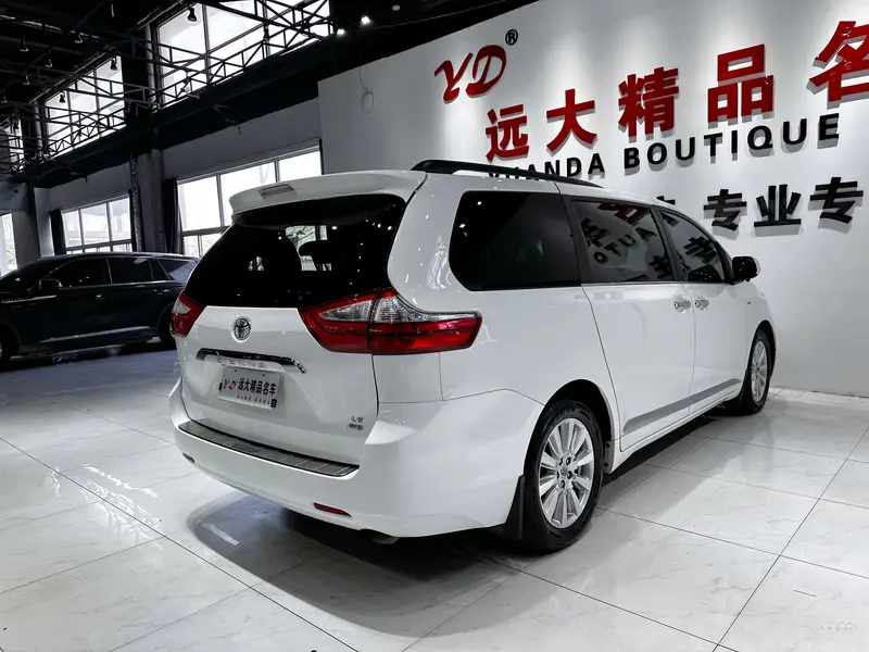 Toyota Sienna — фото 6