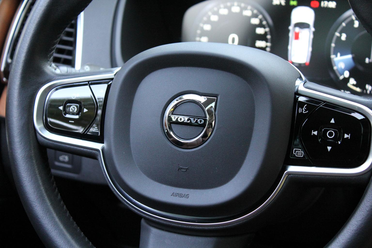 Volvo XC90: фотография 10 из 36