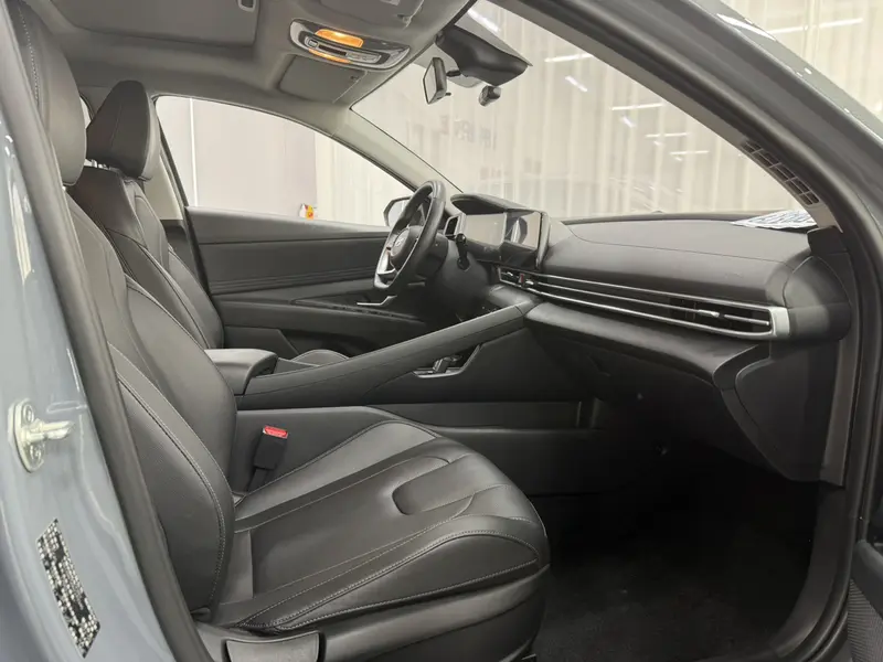 Hyundai Elantra — фото 11