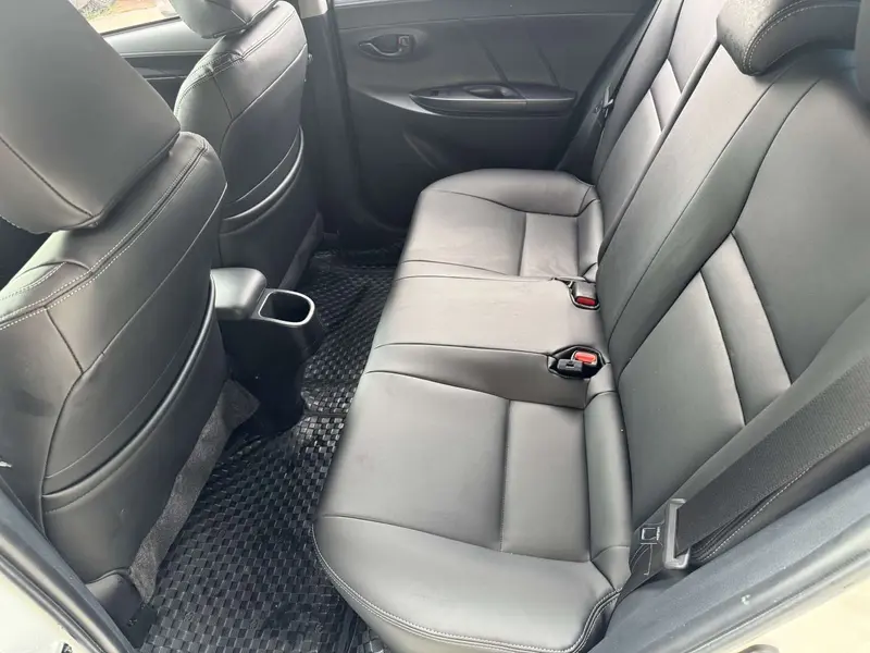 Toyota Yaris L — фото 11
