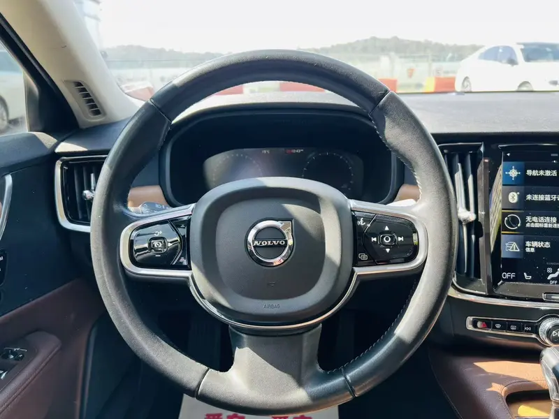Volvo S90 — фото 10
