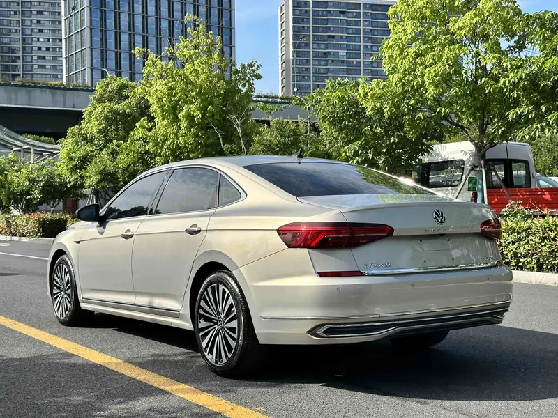 Volkswagen Passat — фото 4