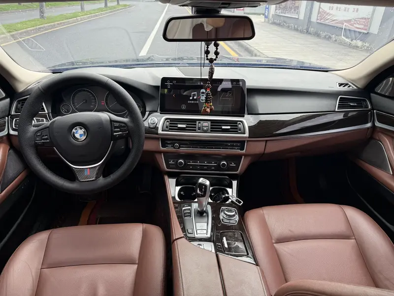 BMW 5 Series 525Li продвинутая — фото 7