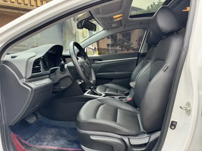 Hyundai Elantra — фото 11