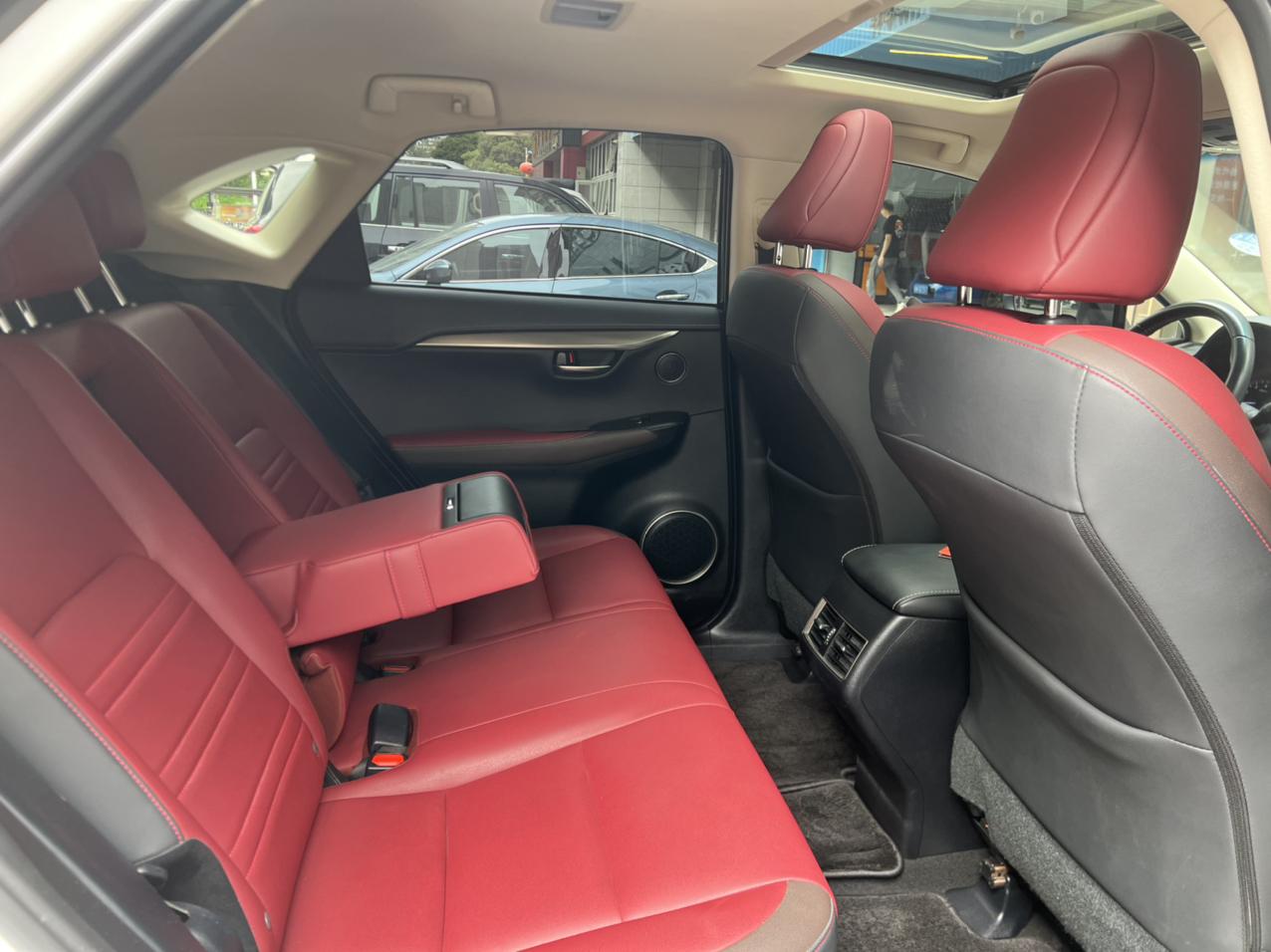 Lexus NX 2018 300 V