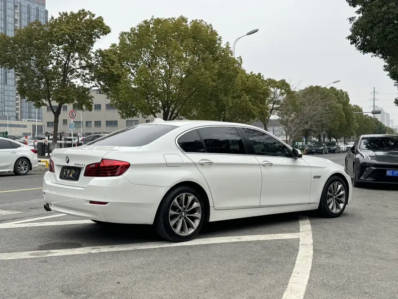 BMW 5 Series — фото 6