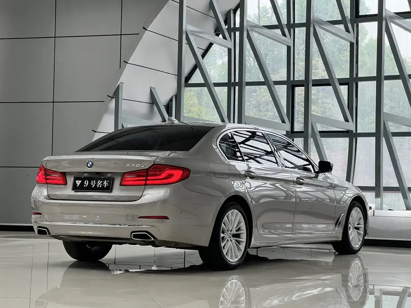 BMW 5 Series — фото 5