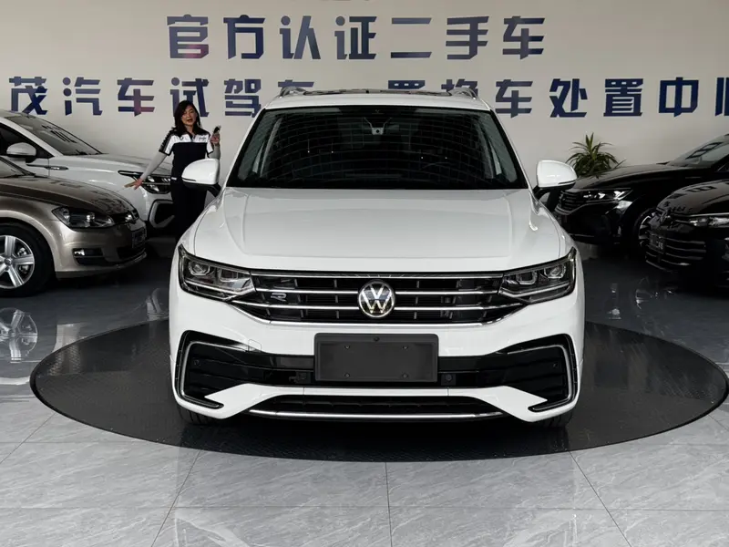 Volkswagen Tiguan L — фото 2