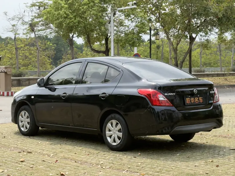 Nissan Sunny — фото 4