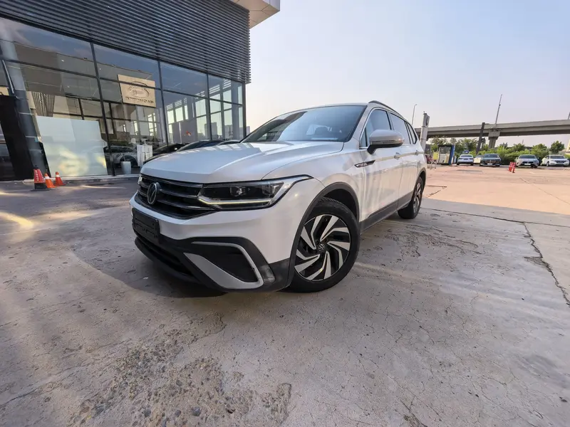 Volkswagen Tiguan L 330 TSI 2 WD