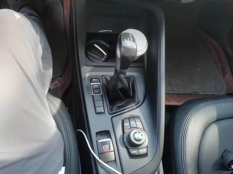 BMW X1 sDrive18Li стиль — фото 9
