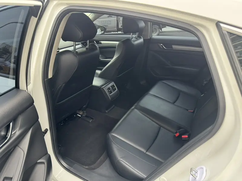 Honda Accord — фото 10