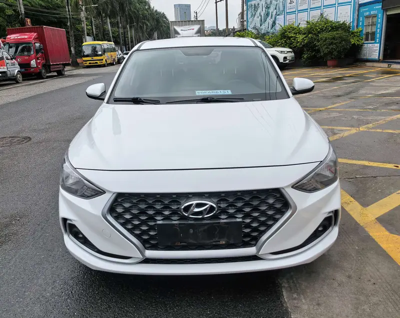 Hyundai Elantra — фото 2