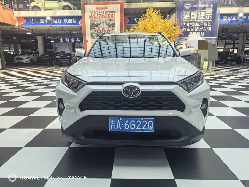 Toyota RAV4 — фото 2