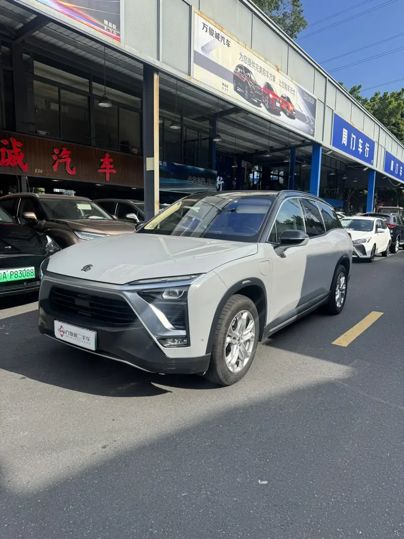 NIO ES8