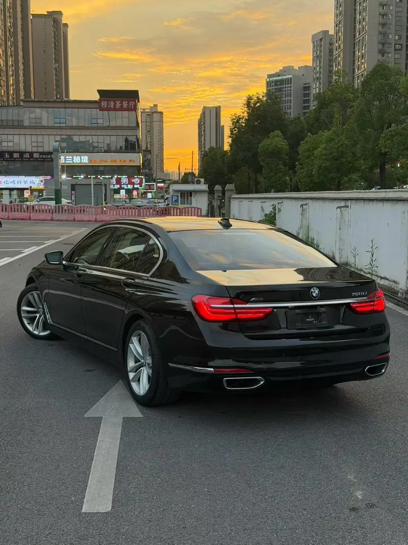 BMW 7 Series 750Li xDrive — фото 5