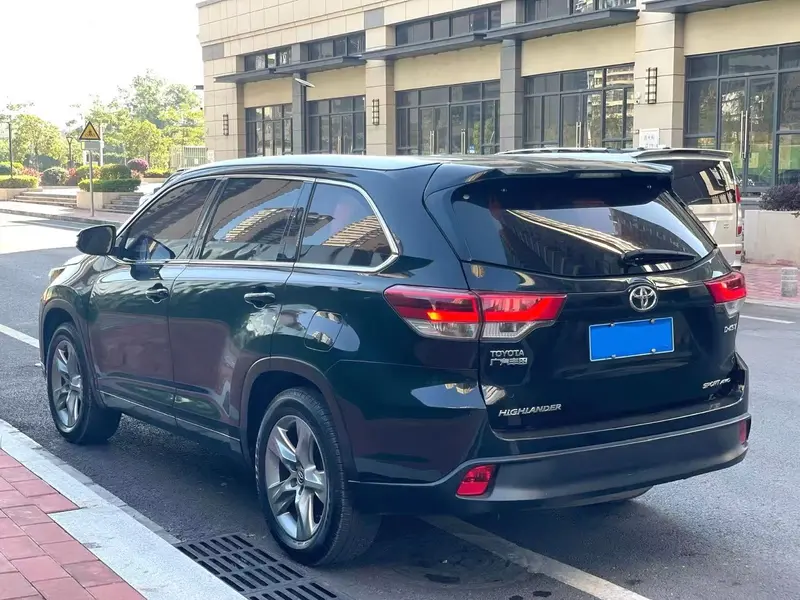 Toyota Highlander — фото 4