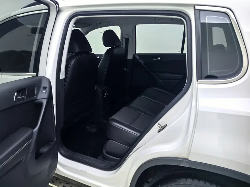 Volkswagen Tiguan — фото 15