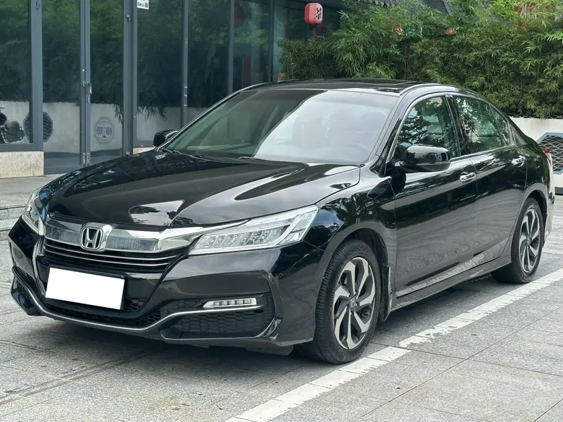 Honda Accord — фото 1