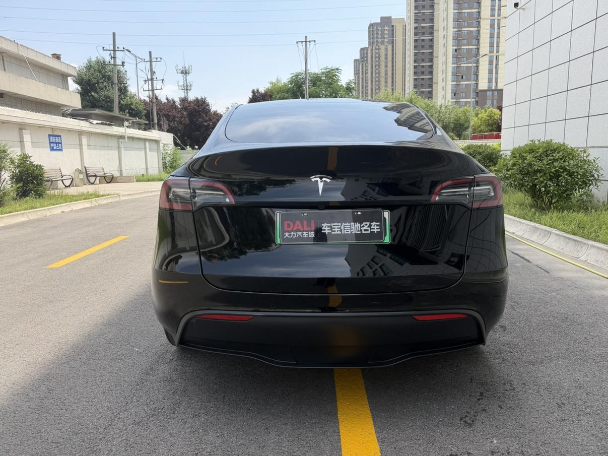 Tesla Model Y: фотография 7 из 21
