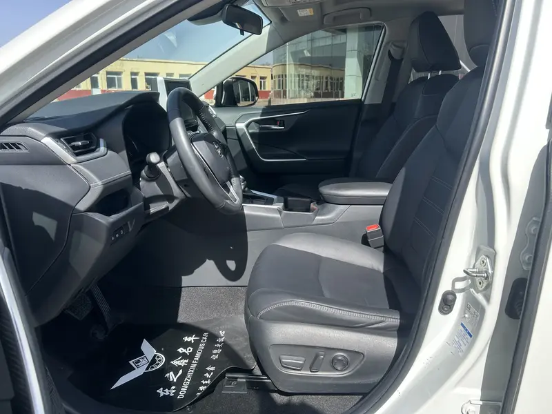 Toyota RAV4 — фото 10