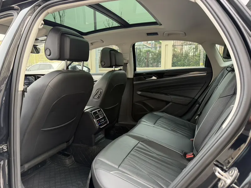 Volkswagen Passat — фото 15