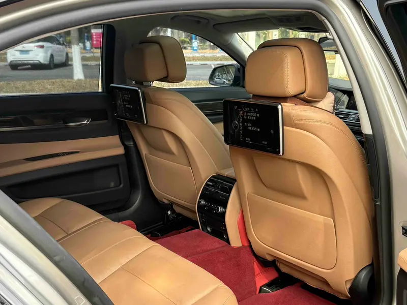 BMW 7 Series — фото 12