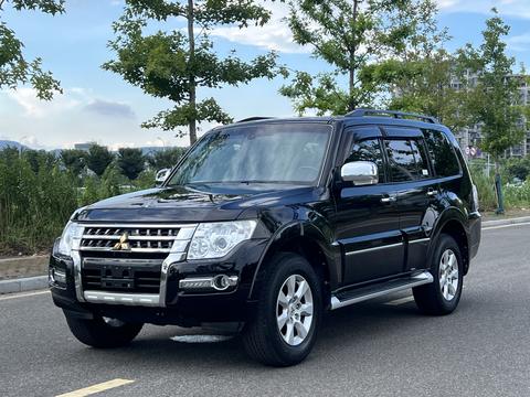 Mitsubishi Pajero (Import)