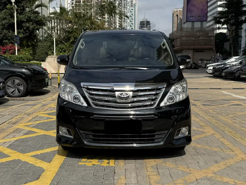Toyota Alphard — фото 2