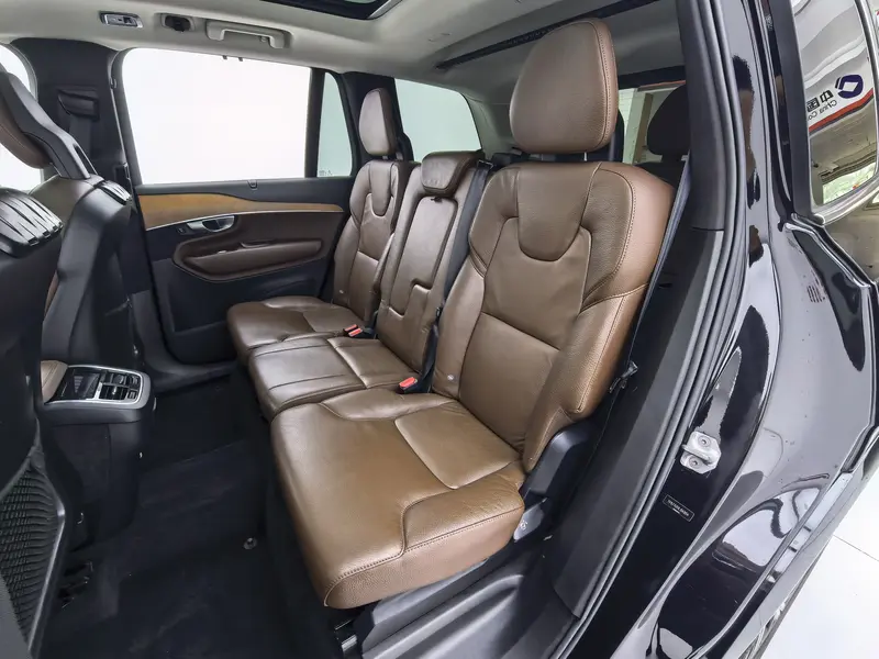 Volvo XC90 — фото 18